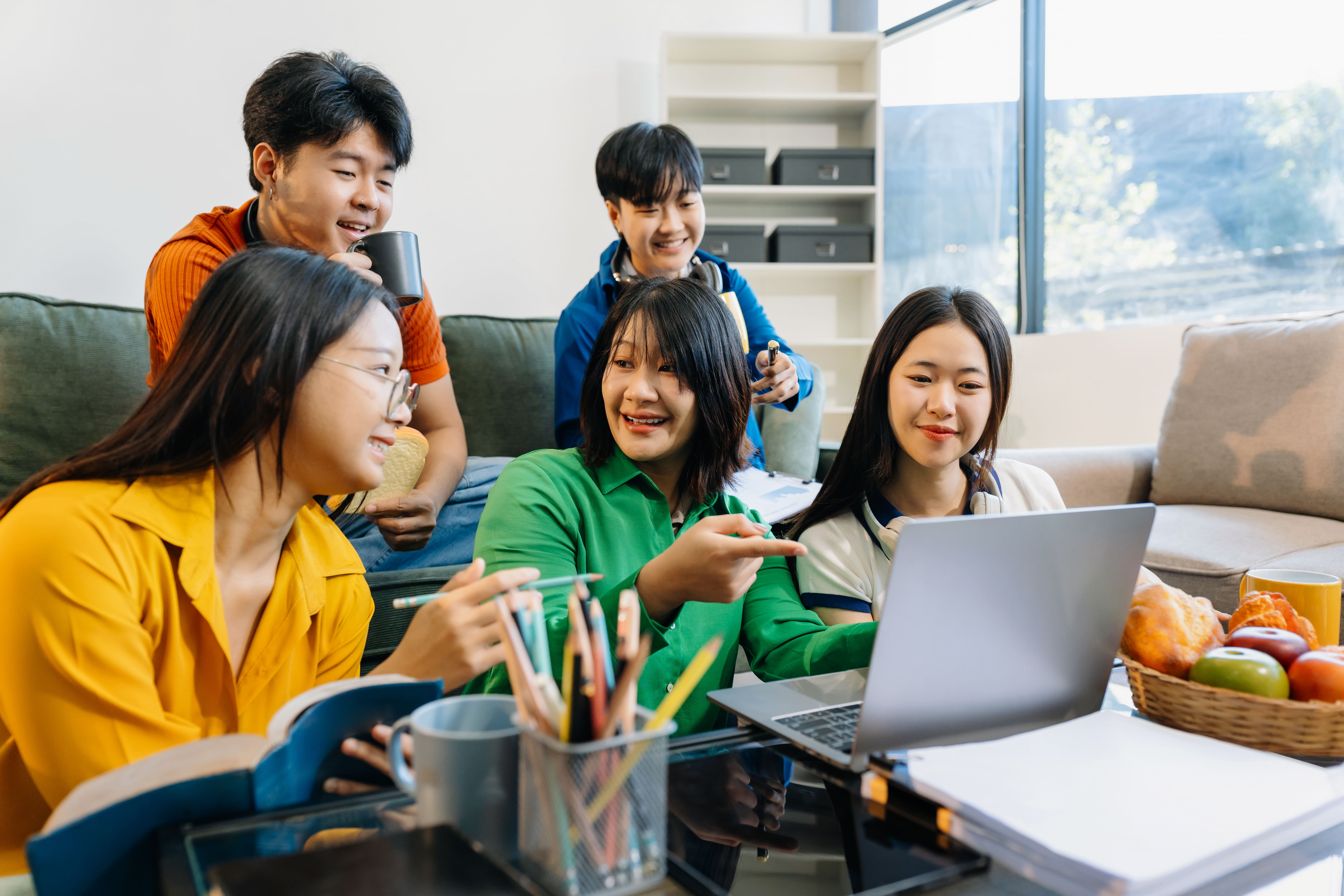 Teenage teens studying together